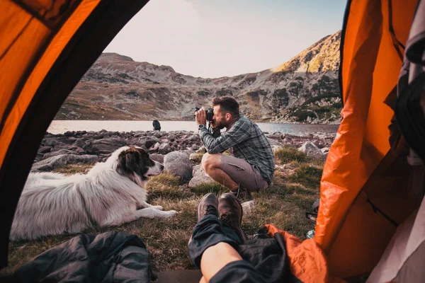 Camping Met Hond Rode Tent — Stockfoto