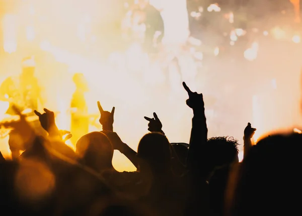 Multidão Com Mãos Levantadas Concerto Festival Música Verão — Fotografia de Stock