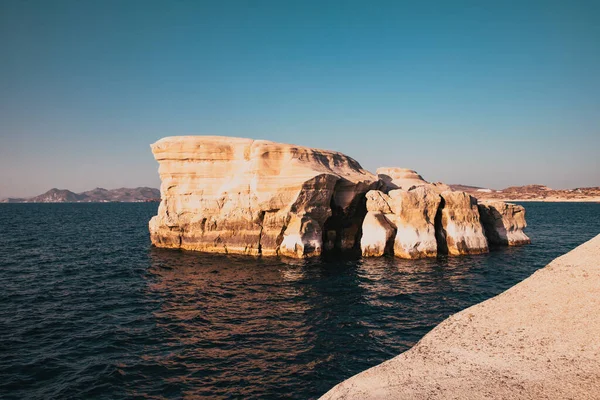 Λευκά Βράχια Στο Σαρακήνικο Μήλος Κυκλάδες Ελλάδα — Φωτογραφία Αρχείου