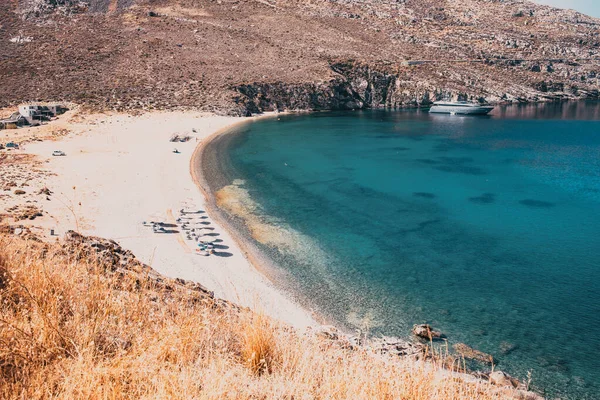 トルコ石の水でギリシャの美しいビーチ — ストック写真