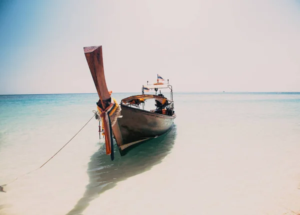 Thailandia Paesaggio Oceanico Esotici Vista Sulla Spiaggia Nave Tradizionale — Foto Stock