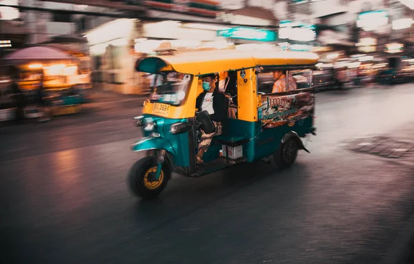 Tuk Tuk Borroso Tráfico Bangkok — Foto de Stock