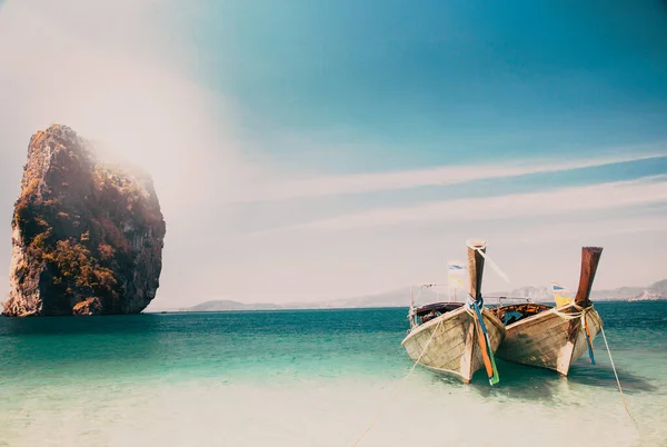 Thailand Oceaan Landschap Uitzicht Het Exotische Strand Traditionele Schip — Stockfoto