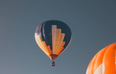 Sıcak hava balonları - özgürlük ve macera konsepti