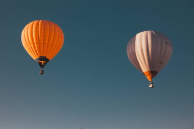 Sıcak hava balonları - özgürlük ve macera konsepti