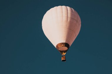Sıcak hava balonları - özgürlük ve macera konsepti