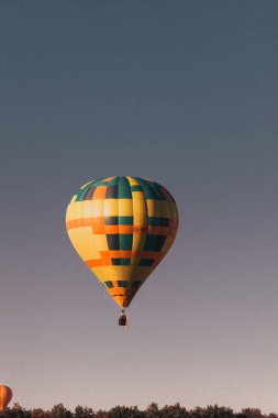Sıcak hava balonları - özgürlük ve macera konsepti