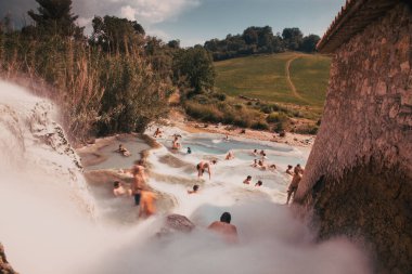 Şelaleler ve Kaplıcalar Saturnia termal hamam, Grosseto, Toskana, İtalya, doğal spa