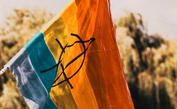 彩旗与和平的象征在骄傲游行 — 图库照片