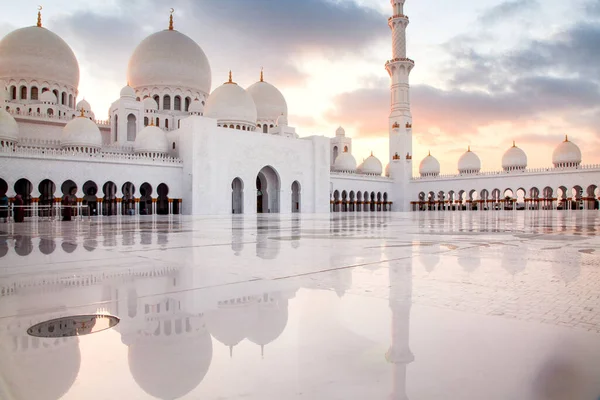Большая Мечеть Шейха Зайеда Абу Даби Оаэ — стоковое фото