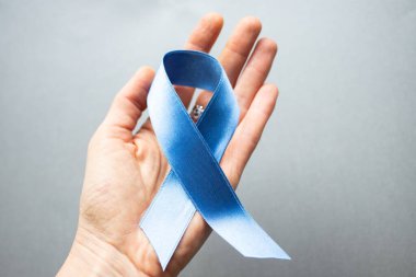 Mavi kurdele elinde prostat kanseri farkındalığı