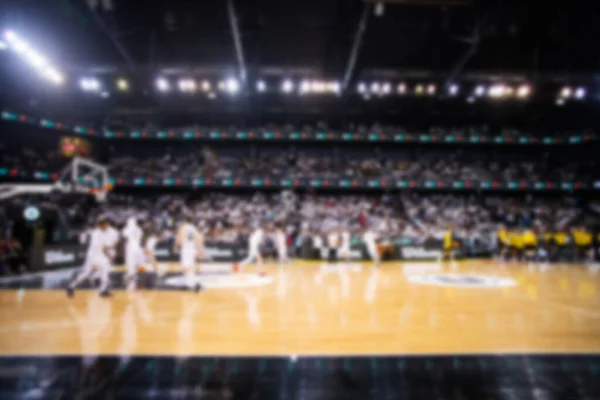 試合中にバスケットボールコートの観客をぼかし — ストック写真