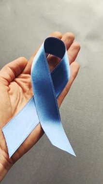 Mavi kurdele elinde prostat kanseri farkındalığı