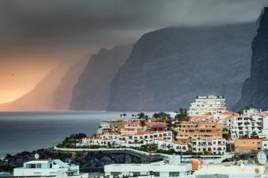 Los Gigantes Tenerife 'de inanılmaz bir gün batımı