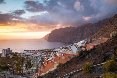 Los Gigantes Tenerife 'de inanılmaz bir gün batımı