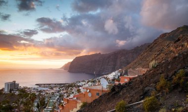 Los Gigantes Tenerife 'de inanılmaz bir gün batımı