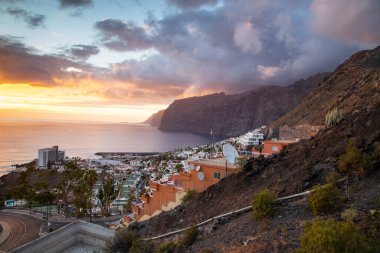Los Gigantes Tenerife 'de inanılmaz bir gün batımı