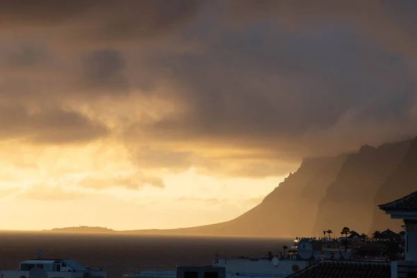 Increíble Puesta Sol Sobre Los Gigantes Tenerife — Foto de Stock