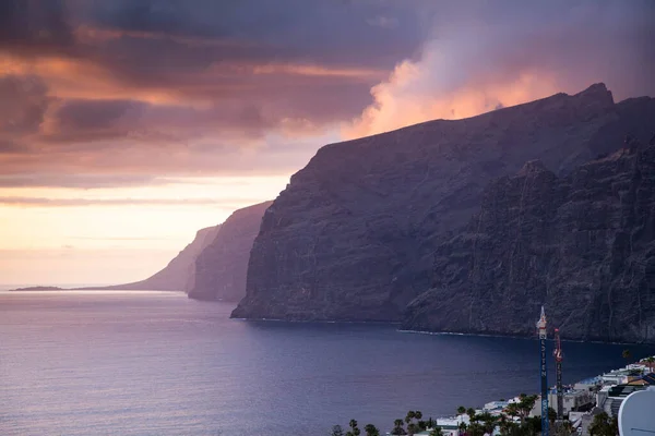 Increíble Puesta Sol Sobre Los Gigantes Tenerife — Foto de Stock