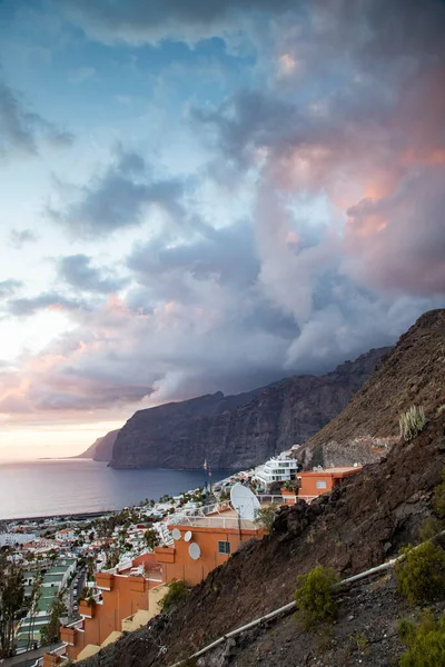 美丽的落日笼罩着Los Gigantes Tenerife — 图库照片