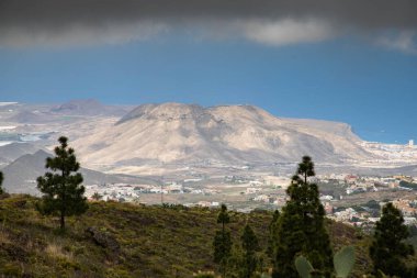 El Teide Ulusal Parkı 'ndaki muhteşem manzara 