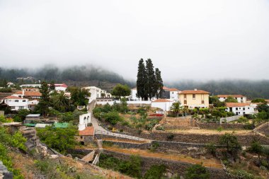 El Teide Ulusal Parkı 'ndaki küçük dağ köyü Vilaflor 