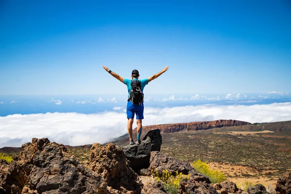 Homem Caminhadas Parque Nacional Teide Tenerife — Fotografia de Stock