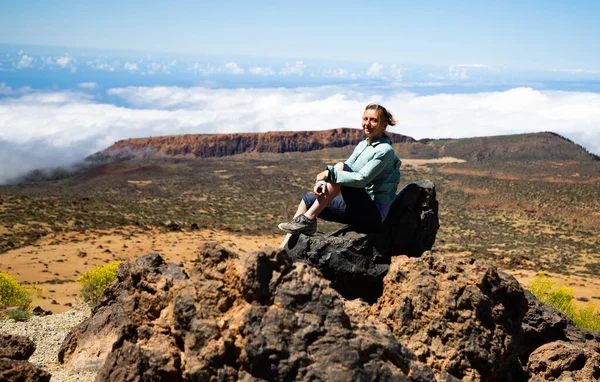Жінка Національному Парку Тенерифе Ель Тейде — стокове фото