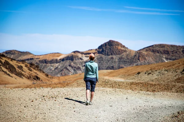 Vrouw Wandelen Teide Nationaal Park Tenerife — Stockfoto