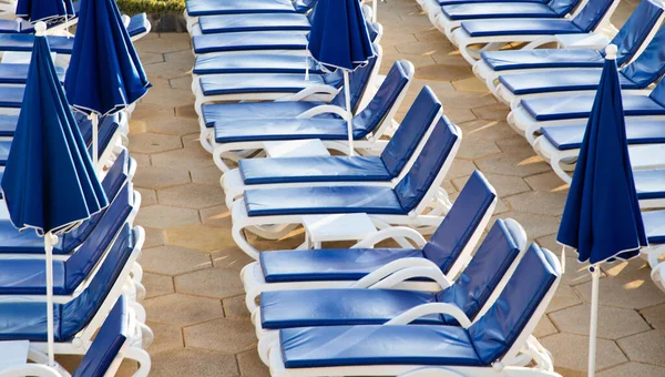 Beach Chairs Umbrellas Pool — 스톡 사진