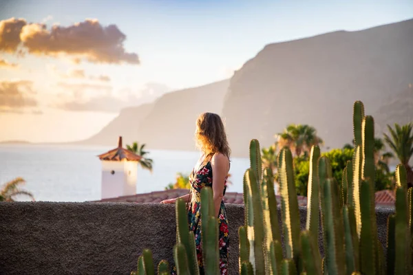 Woman Looking Sunset Ocean Tenerife Canary Islands — 图库照片