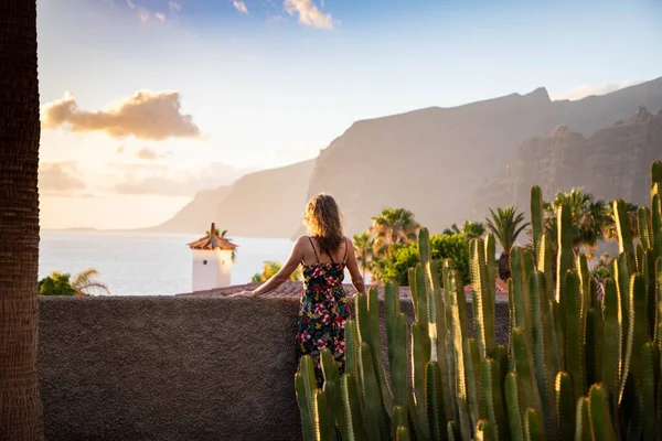 Woman Looking Sunset Ocean Tenerife Canary Islands —  Fotos de Stock