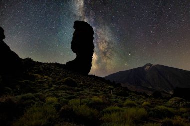 roques de Garcia taşı ve Samanyolu volkanı Teide Ulusal Parkı Tenerife Kanarya Adaları İspanya.