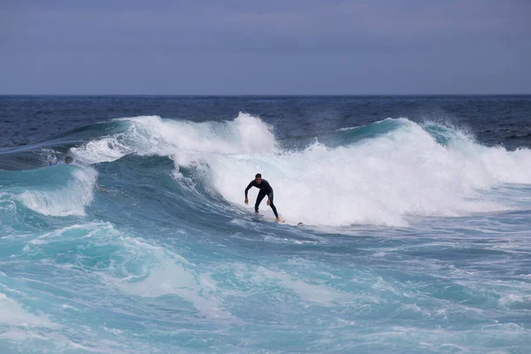 Puerto Santiago Tenerife Junho 2022 Surfista Nas Ondas Tenerife — Fotografia de Stock