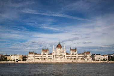 Budapeşte kenti Hungalian Parlamentosu ve Tuna Nehri Budapeşte Macaristan 'da yükselişe geçti