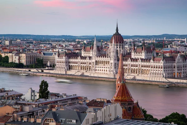 Hungary Budapest Twilight Danube River Lit Hungarian Parliament Building — Stock Photo, Image
