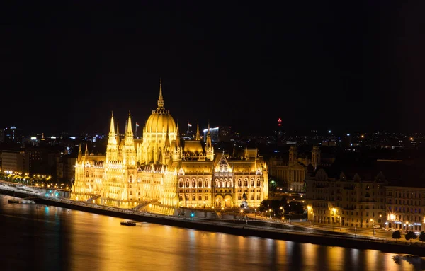 Crepúsculo Húngaro Budapeste Crepúsculo Rio Danúbio Com Iluminado Edifício Parlamento — Fotografia de Stock