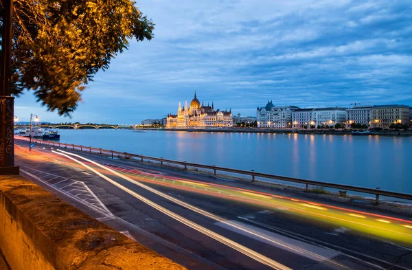Hungary Budapest Twilight Danube River Lit Hungarian Parliament Building — ストック写真