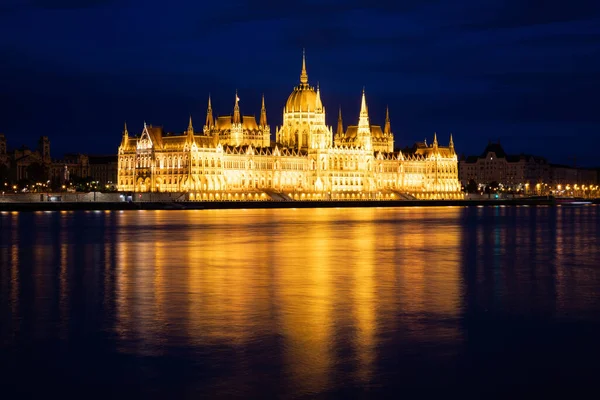 Hungary Budapest Twilight Danube River Lit Hungarian Parliament Building — Stock Photo, Image