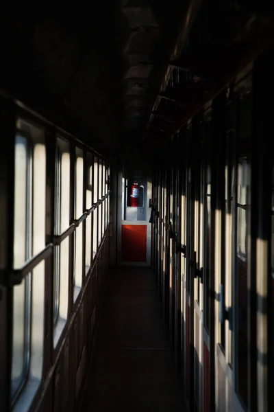 Trenle Seyahat Eden Kişi Yavaş Seyahat Konsepti — Stok fotoğraf