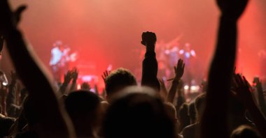 Konserdeki kalabalık - Yaz müzik festivali