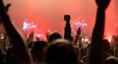 Konserdeki kalabalık - Yaz müzik festivali