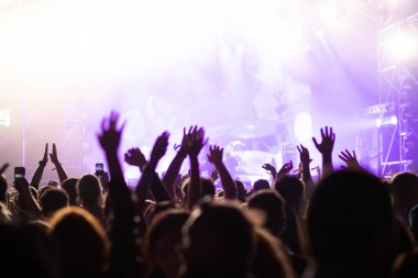 Konserdeki kalabalık - Yaz müzik festivali
