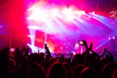 Konserdeki kalabalık - Yaz müzik festivali