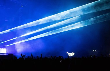 Konserdeki kalabalık - Yaz müzik festivali