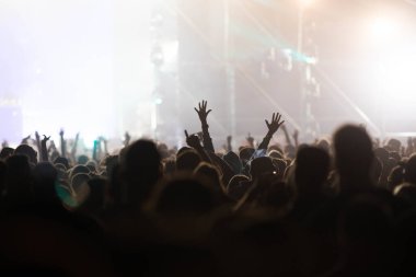 Konserdeki kalabalık - Yaz müzik festivali
