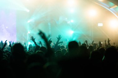 Konserdeki kalabalık - Yaz müzik festivali