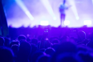  Kalabalık sahne ışıkları canlı konser yaz müzik festivali