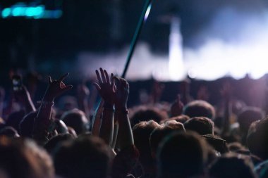 Kalabalık sahne ışıkları canlı konser yaz müzik festivali