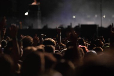  Kalabalık sahne ışıkları canlı konser yaz müzik festivali
